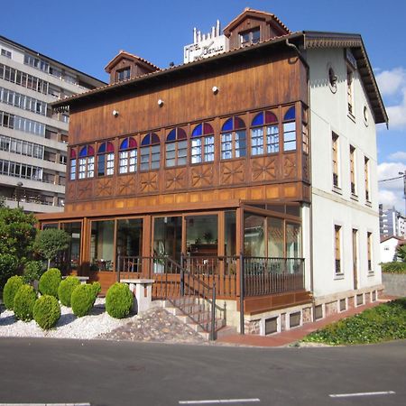 Hotel Castillo De Gauzon Салинас Экстерьер фото